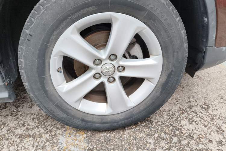 Used Toyota RAV4 2013 2.0L CVT Four-Wheel Drive New Edition Right Front Wheel Hub