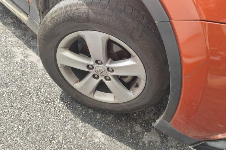 Used Toyota RAV4 2013 2.0L CVT Two-Wheel Drive Urban Edition Right Front Wheel Hub