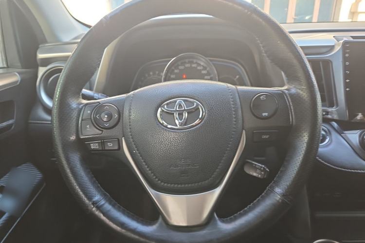 Used Toyota RAV4 2013 2.5L Automatic 4x4 Luxury Edition Steering Wheel