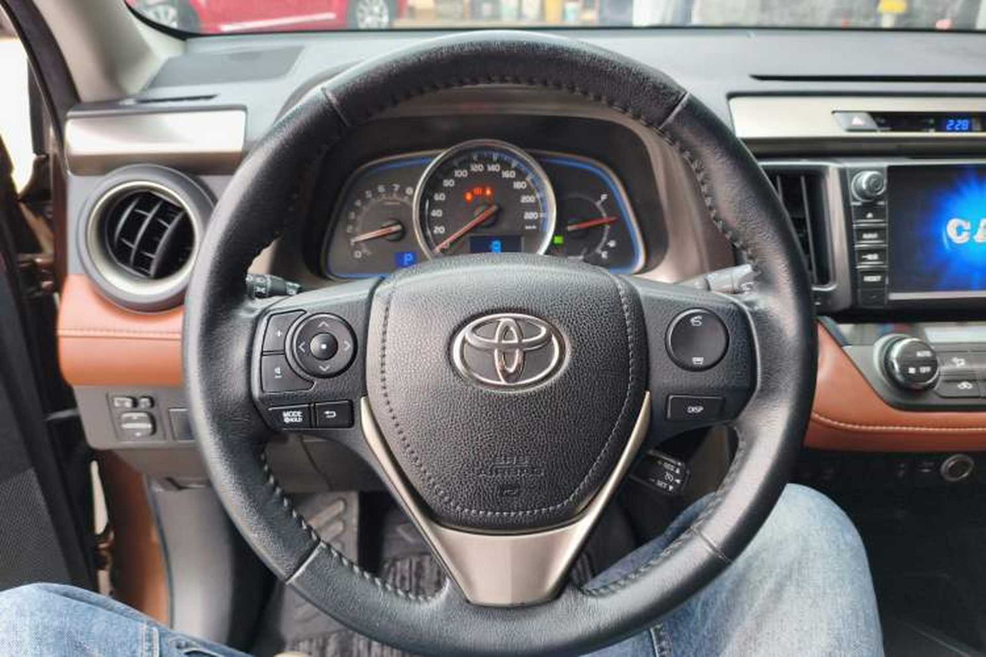 Used Toyota RAV4 2013 2.5L Automatic 4x4 Luxury Edition Steering Wheel