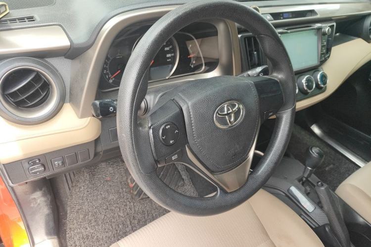 Used Toyota RAV4 2013 2.0L CVT Two-Wheel Drive Urban Edition Steering Wheel