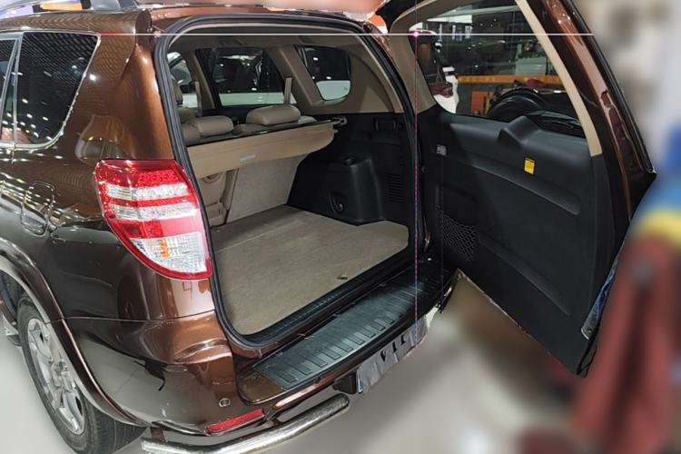 Used Toyota RAV4 2013 Special Edition 2.0L Automatic Classic Trunk