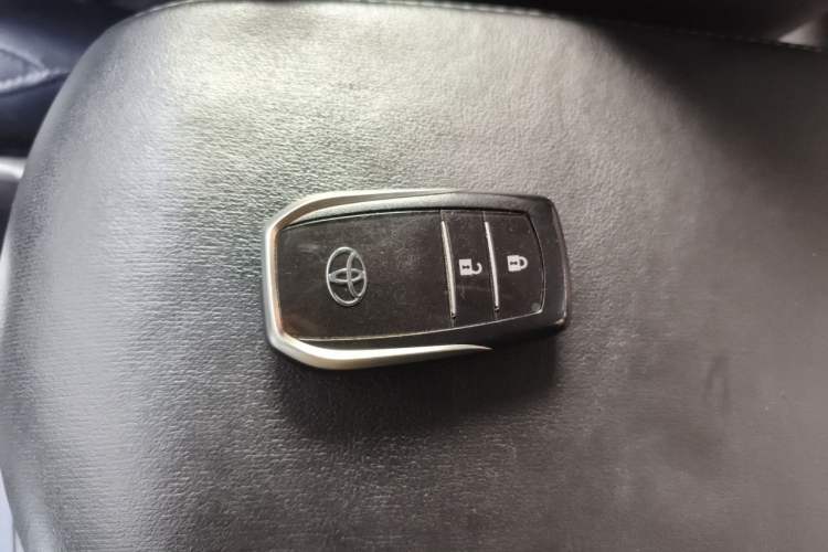 Used Toyota RAV4 2013 2.0L CVT Four-Wheel Drive New Edition Vehicle Key