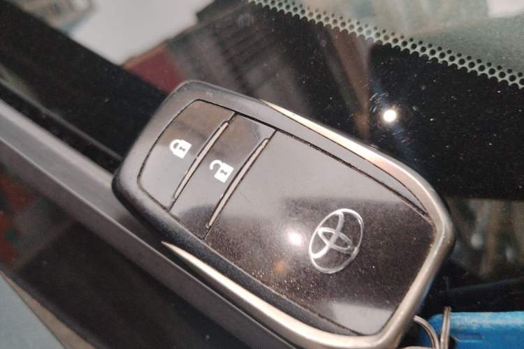 Used Toyota RAV4 2013 2.5L Automatic 4x4 Elite Edition Vehicle Key