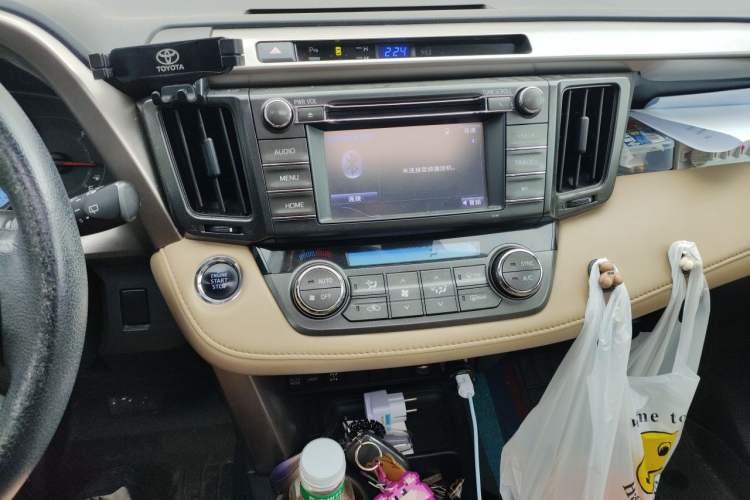 Used Toyota RAV4 2013 2.5L Automatic 4x4 Elite Edition Audio And AC Panel