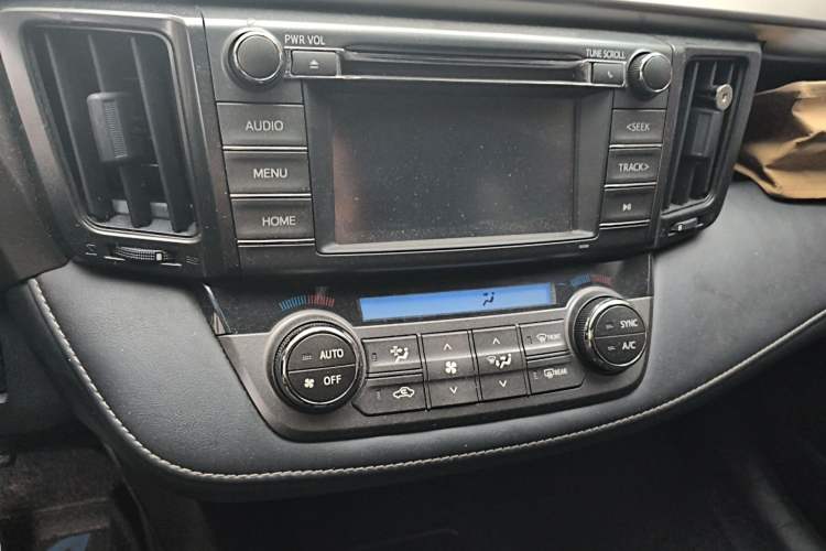 Used Toyota RAV4 2013 2.0L CVT Four-Wheel Drive Fashion Edition Audio And AC Panel