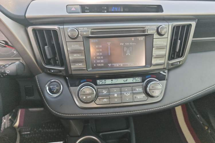 Used Toyota RAV4 2013 2.5L Automatic 4x4 Elite Edition Audio And AC Panel