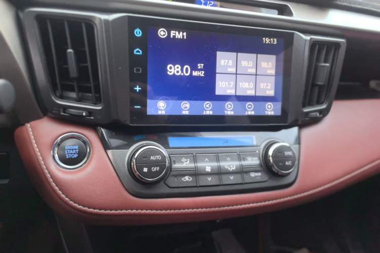 Used Toyota RAV4 2013 2.5L Automatic 4x4 Elite Edition Audio And AC Panel