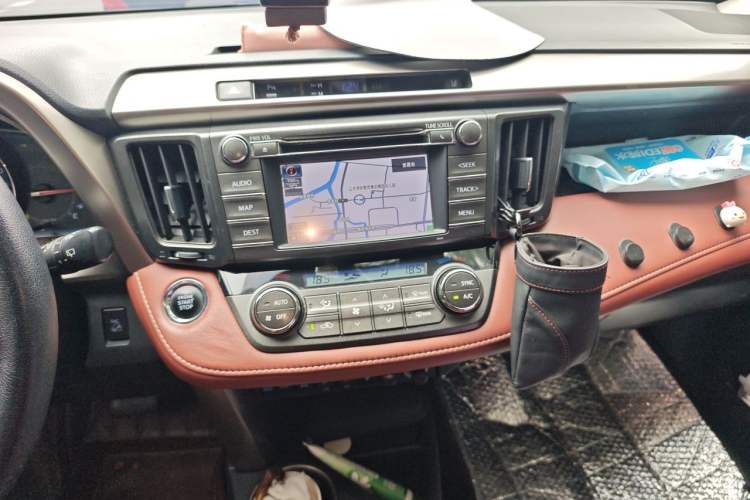 Used Toyota RAV4 2013 2.5L Automatic 4x4 Prestige Edition Audio And AC Panel