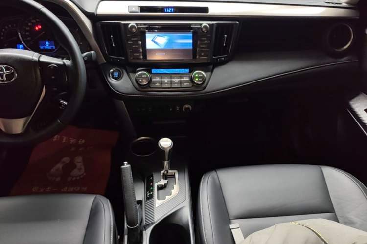 Used Toyota RAV4 2013 2.5L Automatic 4x4 Luxury Edition Audio And AC Panel