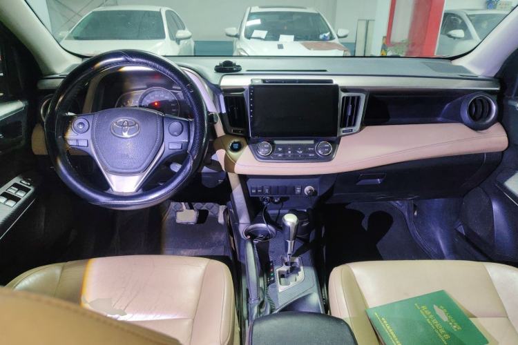 Used Toyota RAV4 2013 2.5L Automatic 4x4 Elite Edition Center Console
