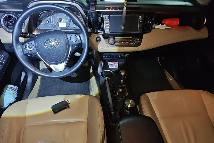 Used Toyota RAV4 2013 2.0L CVT Four-Wheel Drive New Edition Center Console