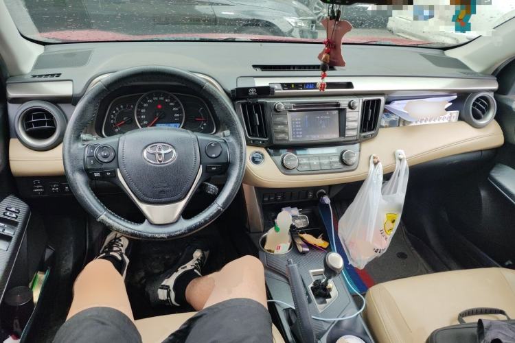 Used Toyota RAV4 2013 2.5L Automatic 4x4 Elite Edition Center Console