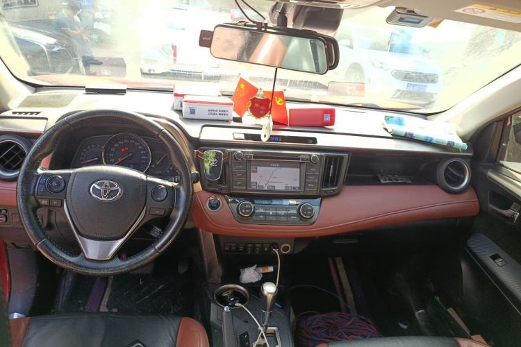 Used Toyota RAV4 2013 2.5L Automatic 4x4 Prestige Edition Center Console