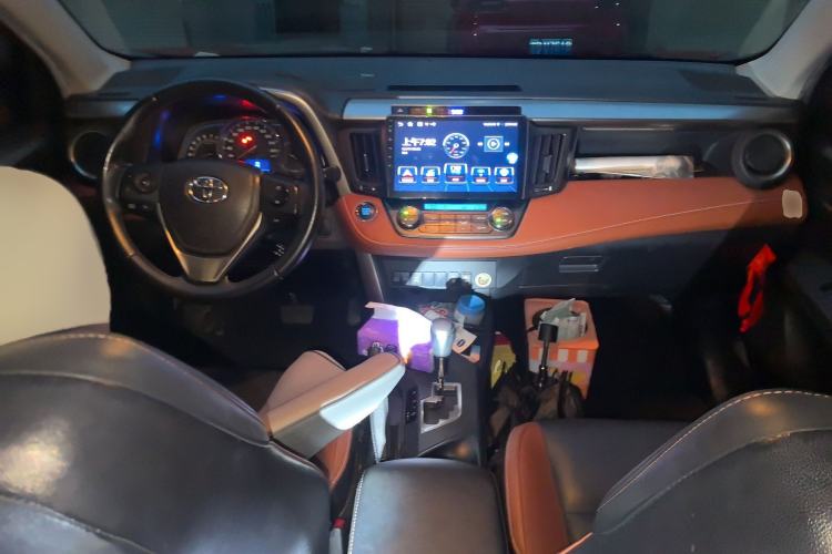 Used Toyota RAV4 2013 2.5L Automatic 4x4 Luxury Edition Center Console