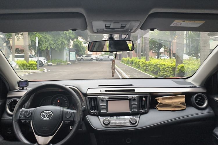 Used Toyota RAV4 2013 2.0L CVT Four-Wheel Drive Fashion Edition Center Console