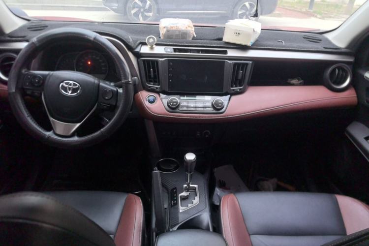Used Toyota RAV4 2013 2.5L Automatic 4x4 Elite Edition Center Console