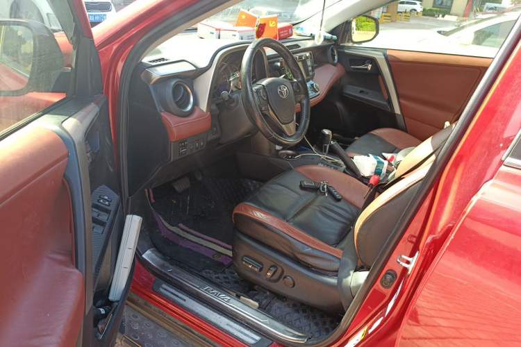 Used Toyota RAV4 2013 2.5L Automatic 4x4 Prestige Edition Driver Seat