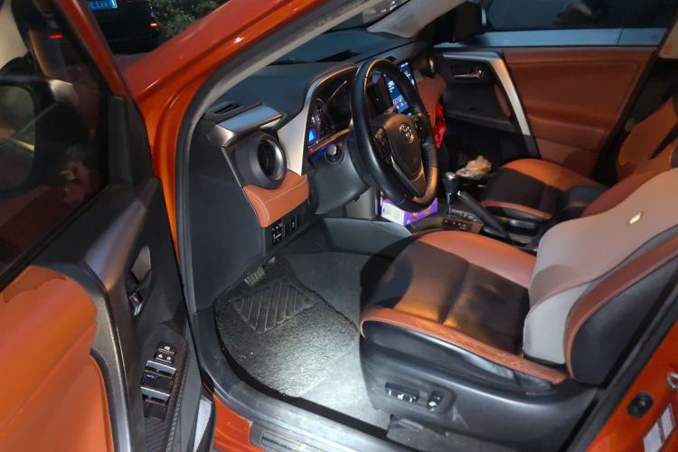Used Toyota RAV4 2013 2.5L Automatic 4x4 Luxury Edition Driver Seat