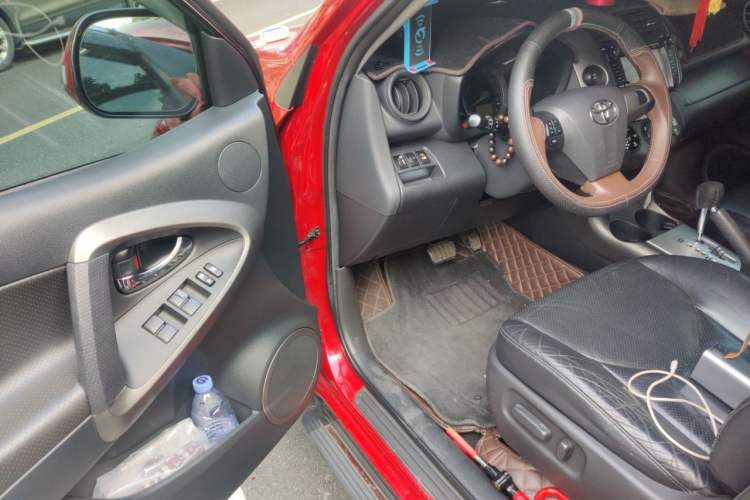 Used Toyota RAV4 2013 Special Edition 2.4L Automatic 4x4 Prestige Driver Seat