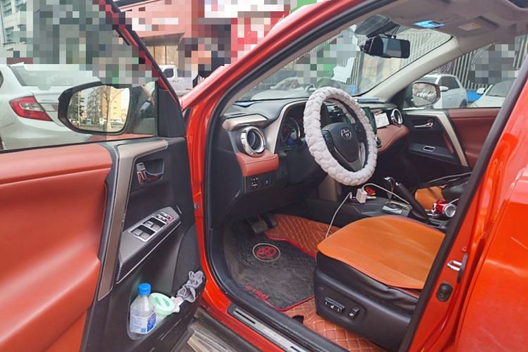 Used Toyota RAV4 2013 2.5L Automatic 4x4 Luxury Edition Driver Seat