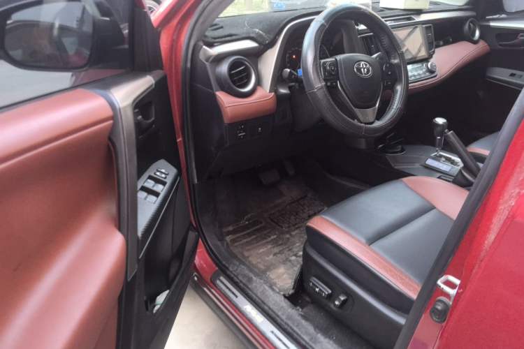 Used Toyota RAV4 2013 2.5L Automatic 4x4 Elite Edition Driver Seat