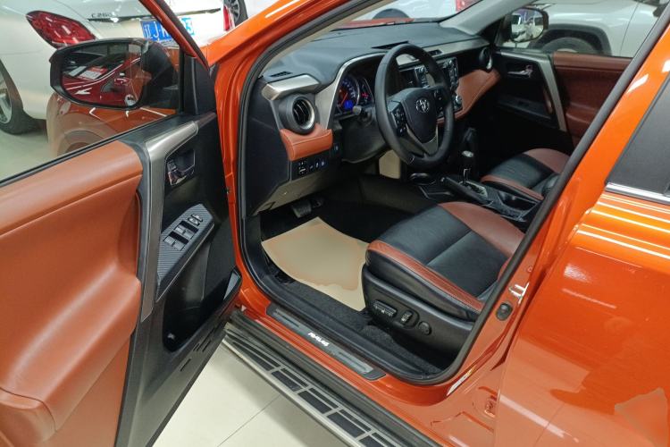 Used Toyota RAV4 2013 2.5L Automatic 4x4 Prestige Edition Driver Seat