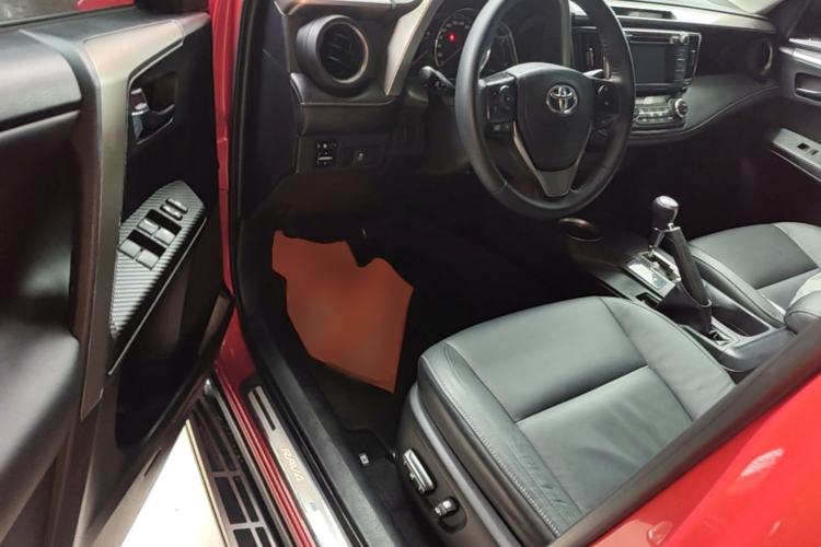 Used Toyota RAV4 2013 2.5L Automatic 4x4 Luxury Edition Driver Seat
