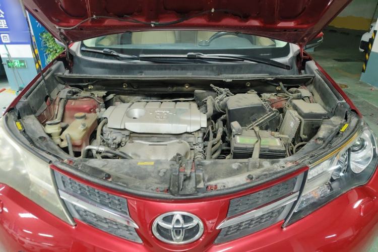 Used Toyota RAV4 2013 2.5L Automatic 4x4 Elite Edition Engine Bay