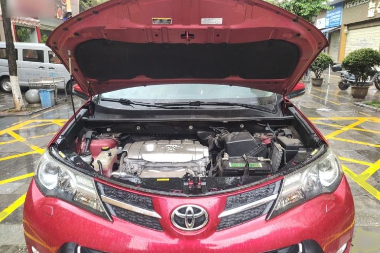 Used Toyota RAV4 2013 2.5L Automatic 4x4 Elite Edition Engine Bay