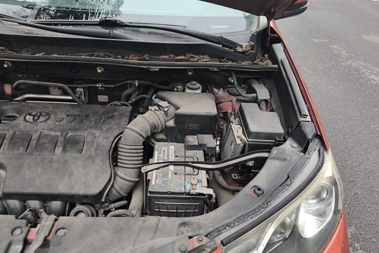 Used Toyota RAV4 2013 2.0L CVT Four-Wheel Drive Fashion Edition Engine Bay Left