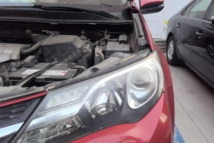 Used Toyota RAV4 2013 2.5L Automatic 4x4 Elite Edition Engine Bay Left