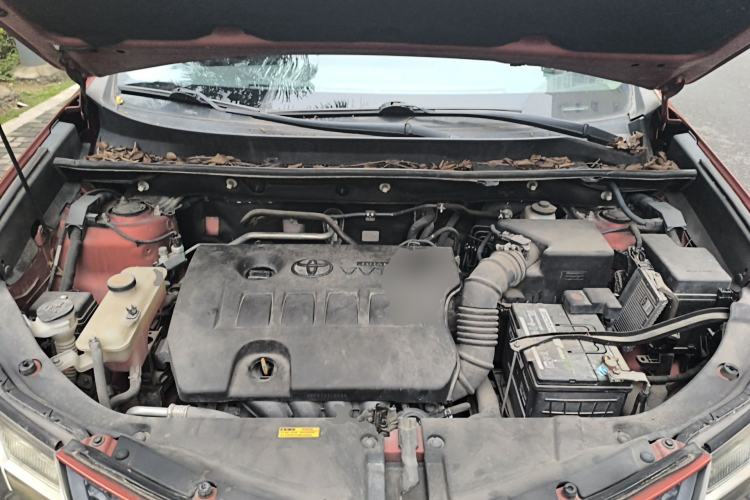 Used Toyota RAV4 2013 2.0L CVT Four-Wheel Drive Fashion Edition Engine Bay
