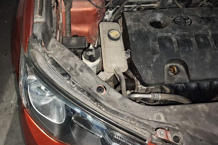 Used Toyota RAV4 2013 2.0L CVT Four-Wheel Drive New Edition Engine Bay Right