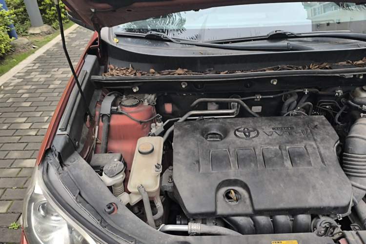 Used Toyota RAV4 2013 2.0L CVT Four-Wheel Drive Fashion Edition Engine Bay Right