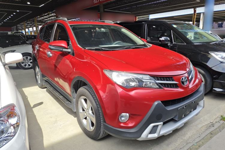 Used Toyota RAV4 2013 2.0L CVT Four-Wheel Drive New Edition Front Right 45 Deg