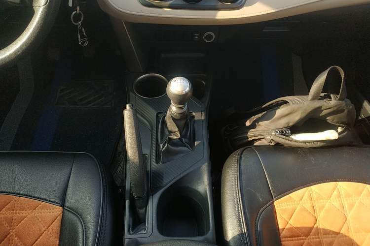 Used Toyota RAV4 2013 2.0L Manual Two-Wheel Drive Urban Edition Gear Lever