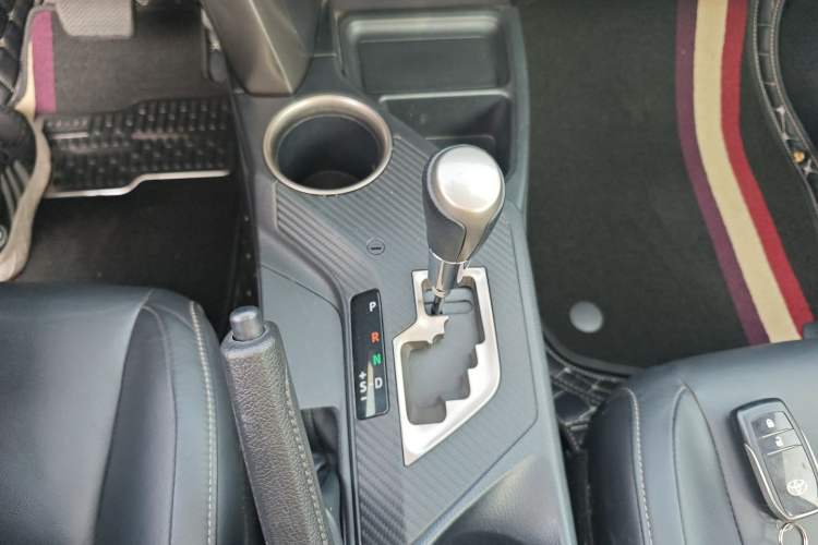 Used Toyota RAV4 2013 2.5L Automatic 4x4 Elite Edition Gear Lever