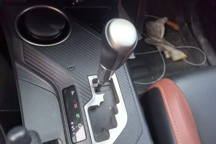 Used Toyota RAV4 2013 2.5L Automatic 4x4 Elite Edition Gear Lever