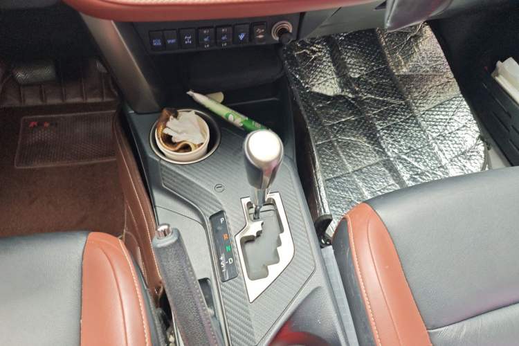 Used Toyota RAV4 2013 2.5L Automatic 4x4 Prestige Edition Gear Lever
