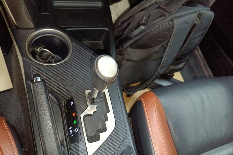Used Toyota RAV4 2013 2.5L Automatic 4x4 Prestige Edition Gear Lever