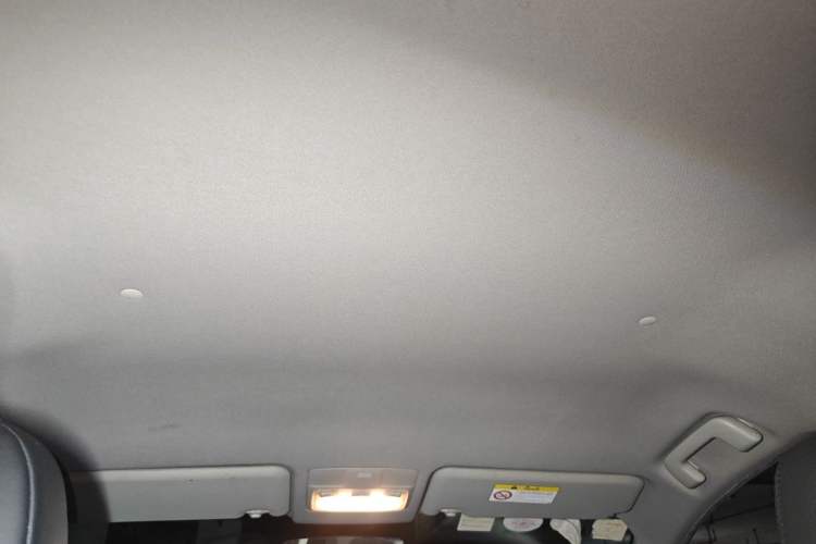 Used Toyota RAV4 2013 2.0L CVT Two-Wheel Drive Urban Edition Headliner