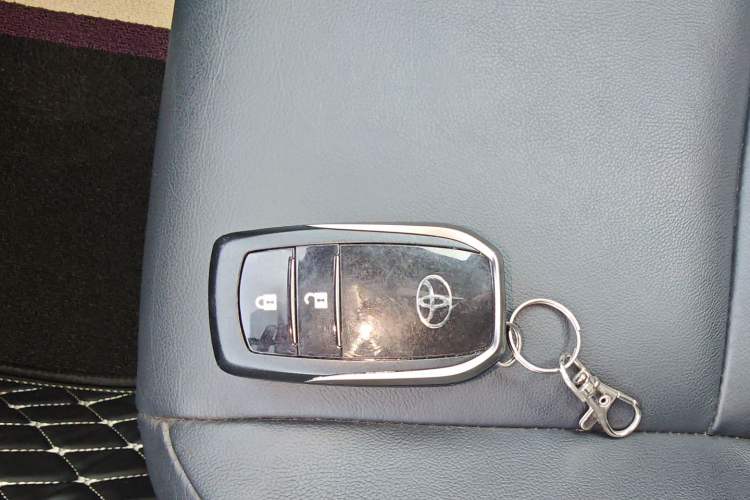 Used Toyota RAV4 2013 2.5L Automatic 4x4 Elite Edition Interior 1