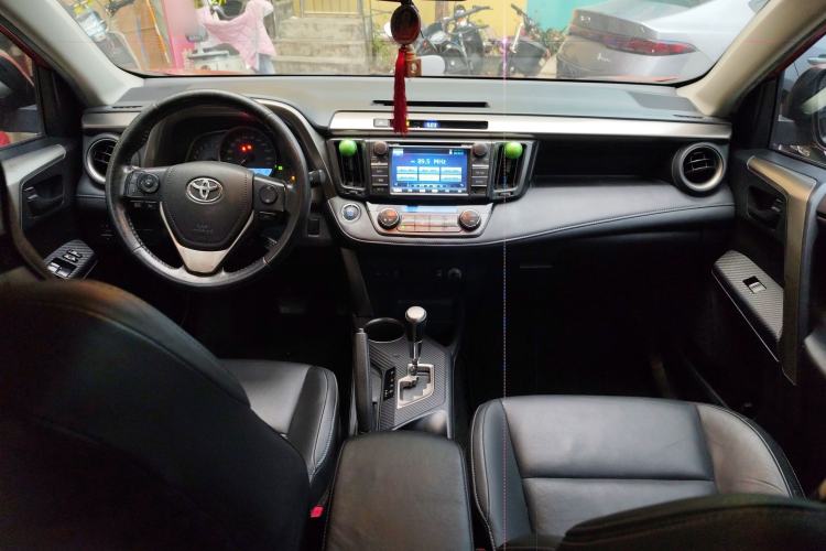 Used Toyota RAV4 2013 2.5L Automatic 4x4 Elite Edition Interior 2