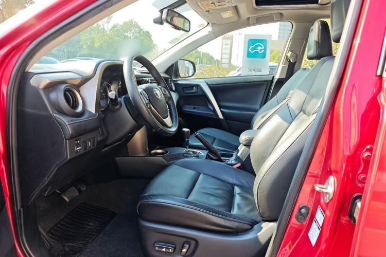 Used Toyota RAV4 2013 2.5L Automatic 4x4 Elite Edition Interior 2