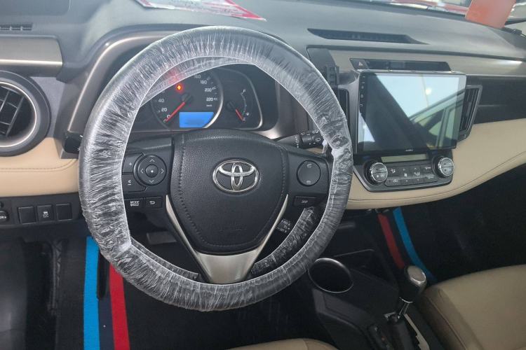 Used Toyota RAV4 2013 2.5L Automatic 4x4 Elite Edition Interior 3