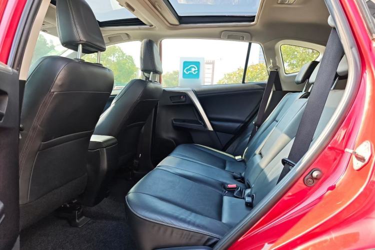 Used Toyota RAV4 2013 2.5L Automatic 4x4 Elite Edition Interior 3