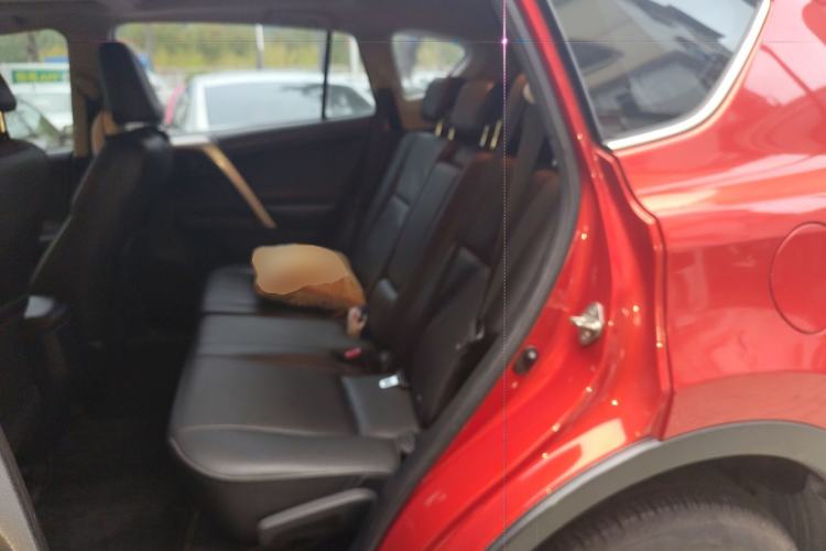 Used Toyota RAV4 2013 2.5L Automatic 4x4 Elite Edition Interior 4