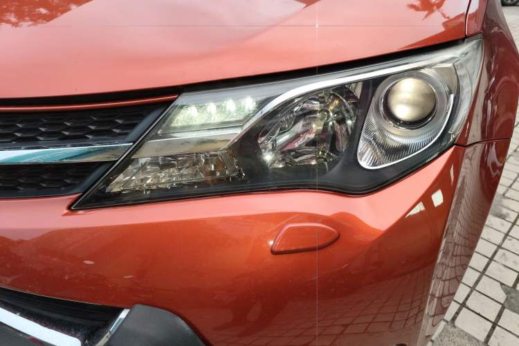 Used Toyota RAV4 2013 2.5L Automatic 4x4 Elite Edition Left Front Headlight