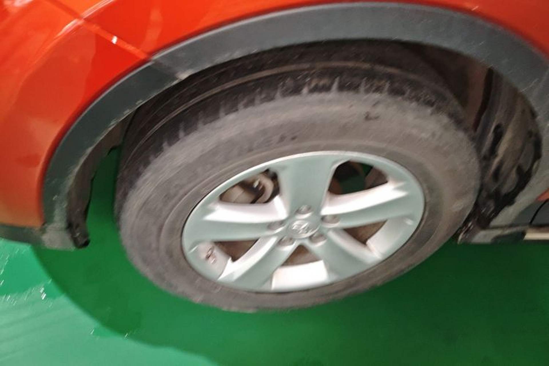 Used Toyota RAV4 2013 2.5L Automatic 4x4 Elite Edition Left Front Wheel Hub